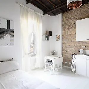 White Ostilia Appartement Rome